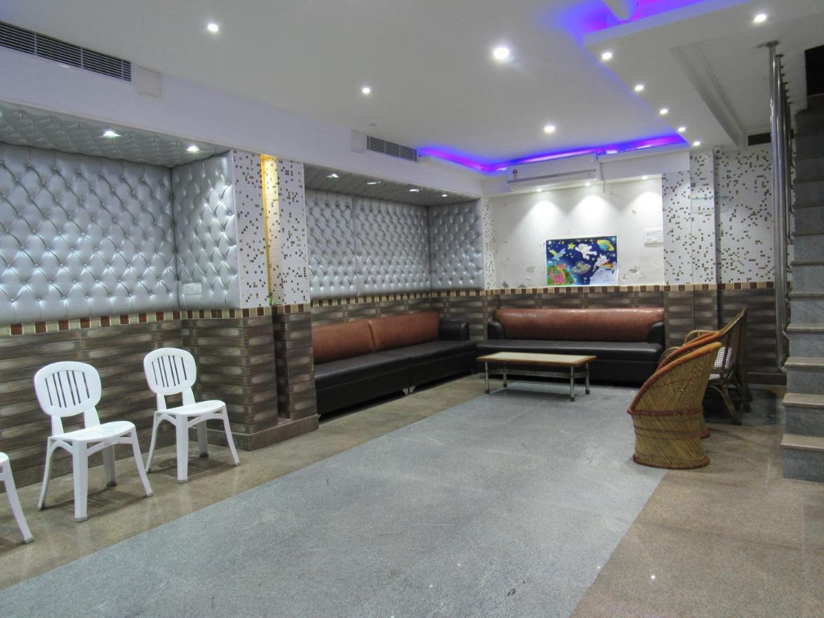 Hotel Traditional Inn New Delhi Bagian luar foto