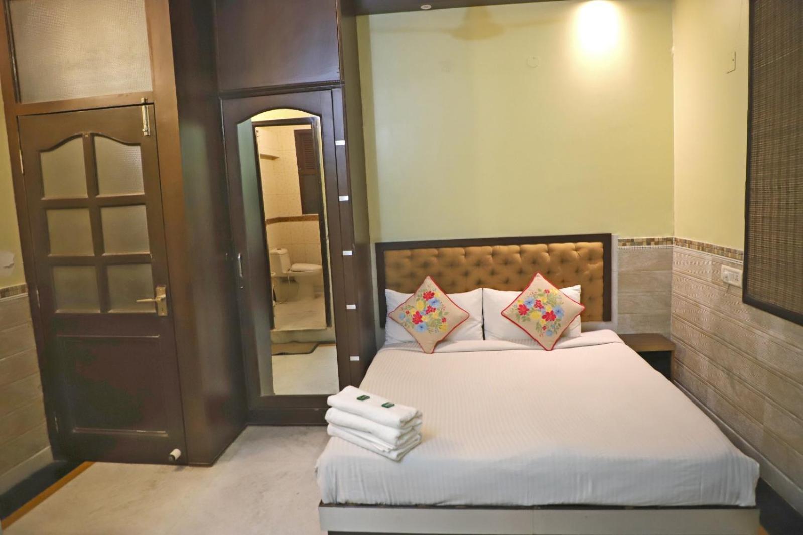 Hotel Traditional Inn New Delhi Bagian luar foto