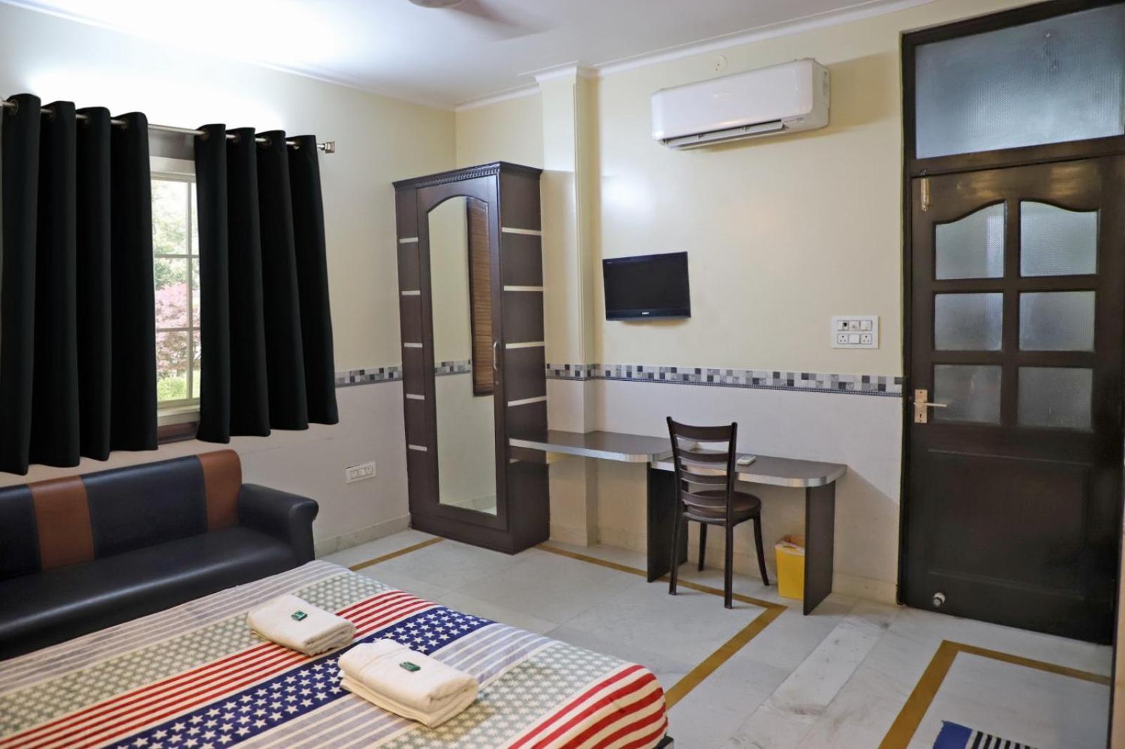 Hotel Traditional Inn New Delhi Bagian luar foto